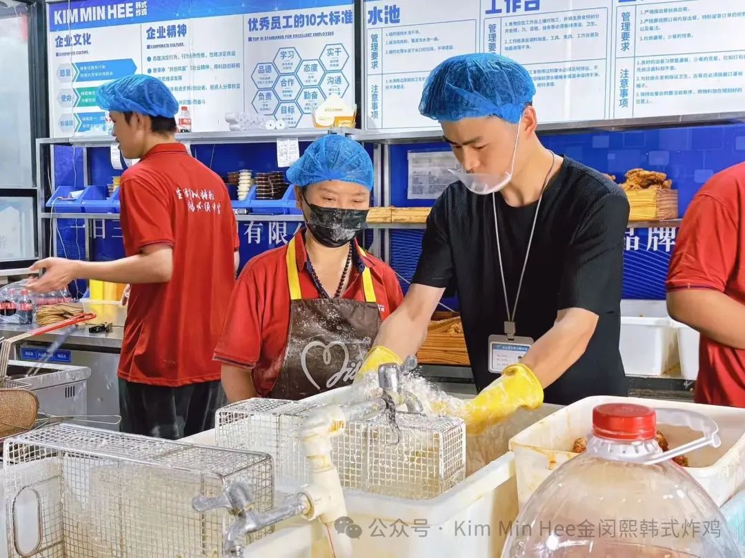 一面锦旗，见证KimMinHee韩式炸鸡与加盟商的双向奔赴！！！(图4)